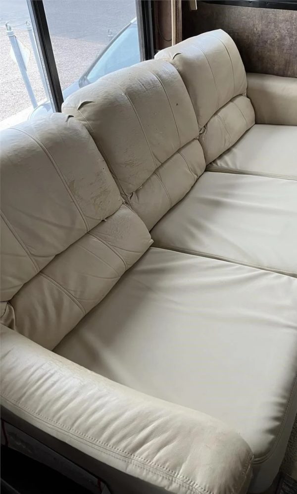 2011 TIFFIN ALLEGRO OPEN ROAD 34TGA - Image 2