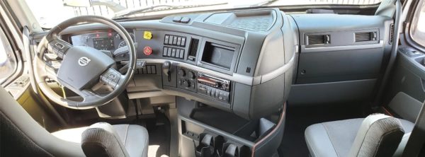 2019 Volvo VNL64T860 - Image 4
