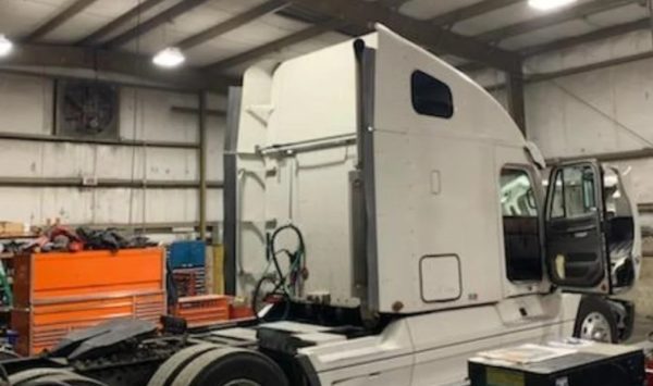 2007 Freightliner Columbia 120 - Image 4