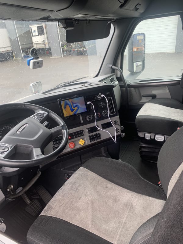 2019 Freightliner Cascadia 126 - Image 3