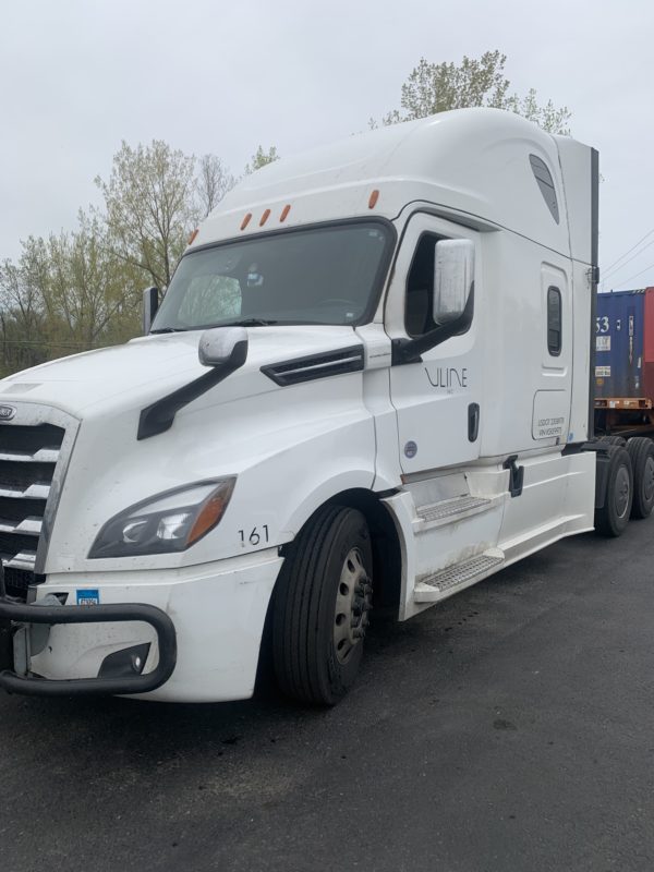 2019 Freightliner Cascadia 126 - Image 4