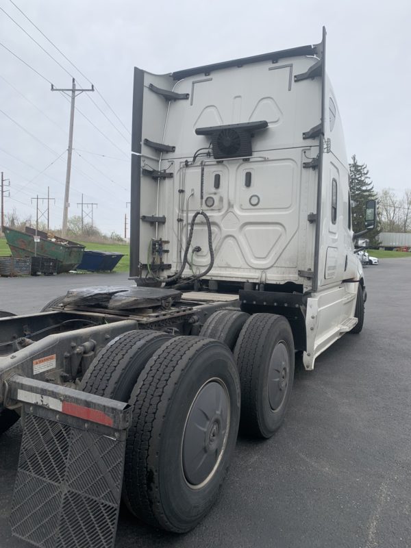 2019 Freightliner Cascadia 126 - Image 6
