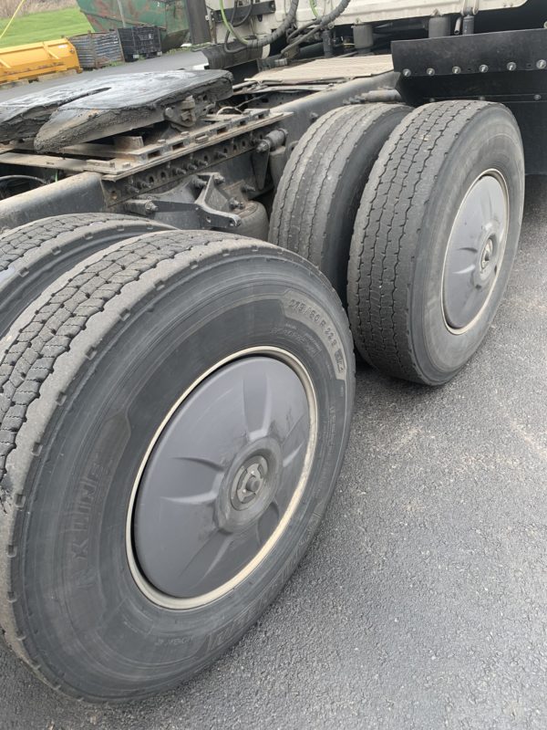 2019 Freightliner Cascadia 126 - Image 8