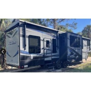 2015 Keystone Fuzion Model 371
