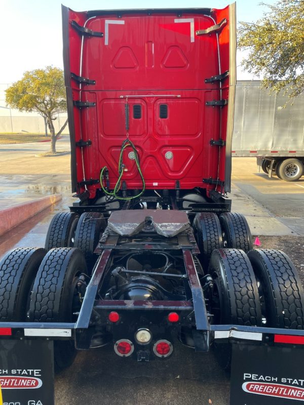 2015 Freightliner Cascadia 125 - Image 4