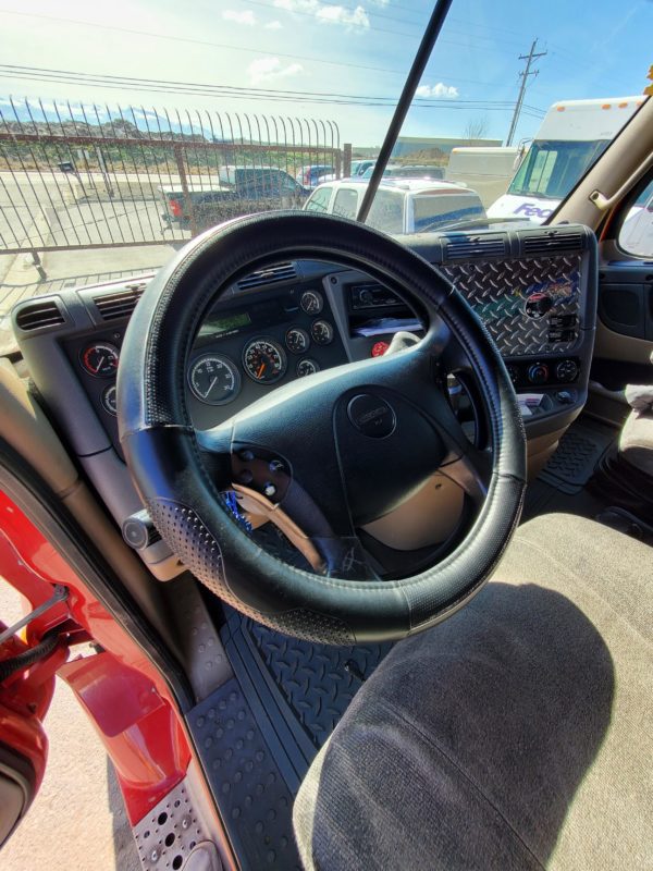 2010 Freightliner Cascadia 125 - Image 6