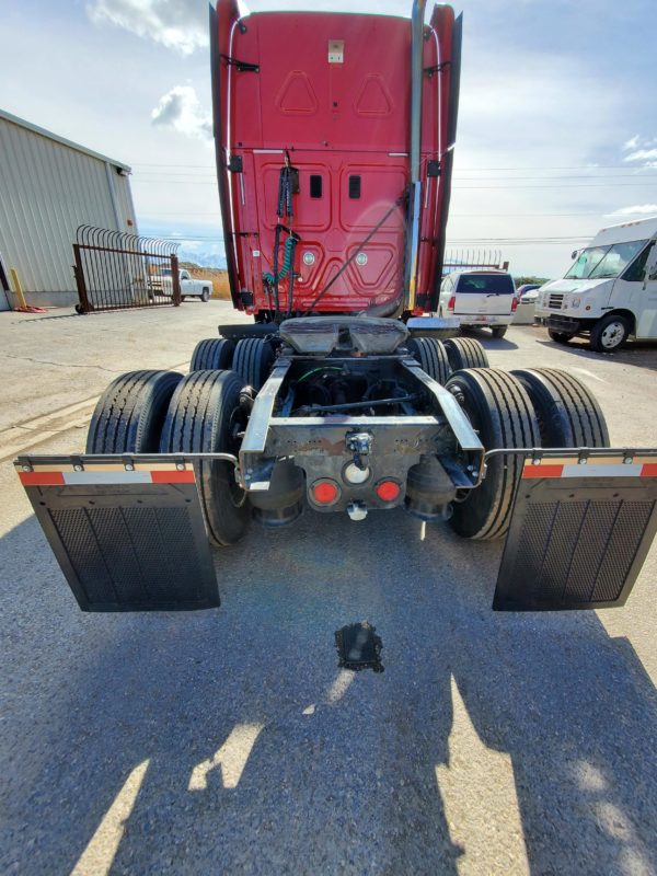 2010 Freightliner Cascadia 125 - Image 5