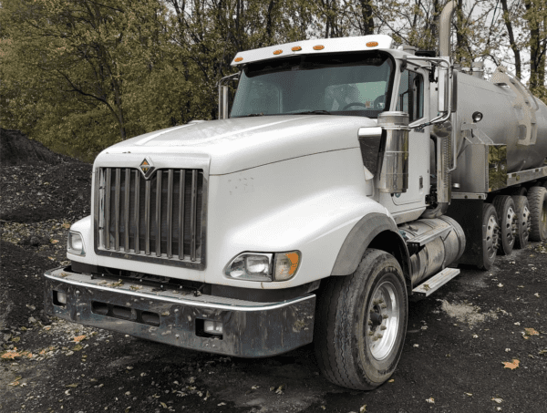 2014 International Paystar 5900 Vacuum Truck - Image 2