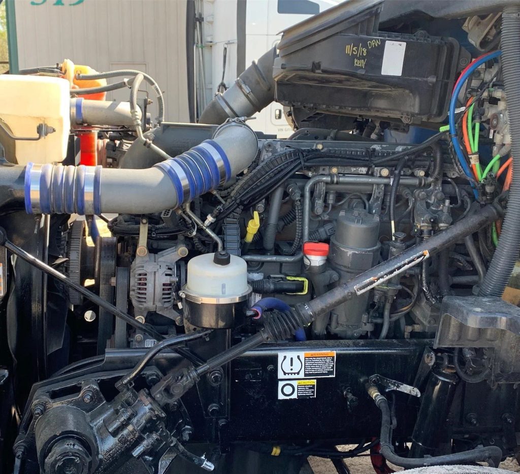 2016 Kenworth T680 - Image 10