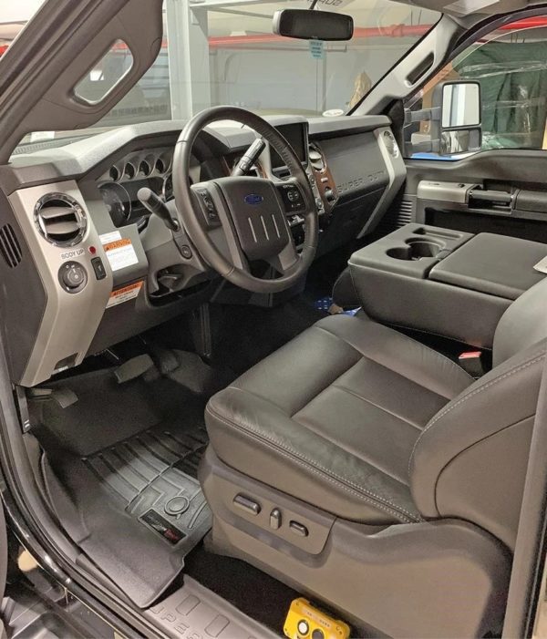 2015 Ford F550 Lariat Dump Truck - Image 11
