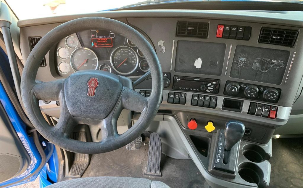 2016 Kenworth T680 - Image 13