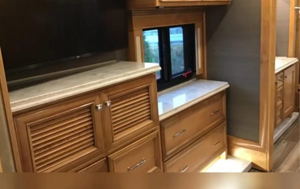 2021 Tiffin Phaeton 40IH - Image 15