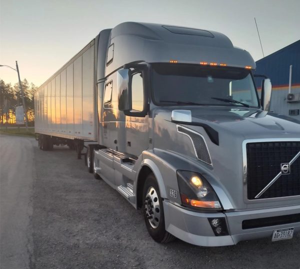2015 Volvo VNL64T780