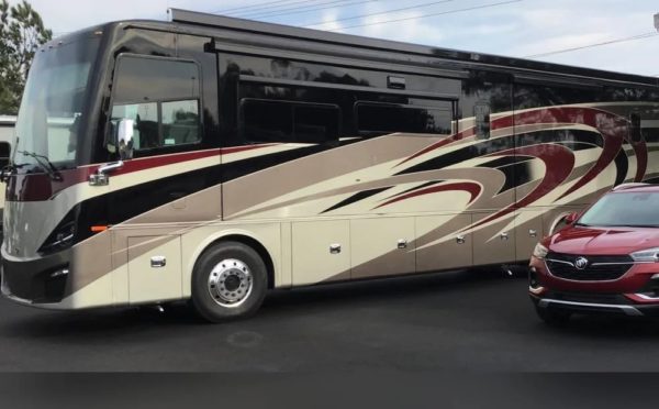 2021 Tiffin Phaeton 40IH - Image 2