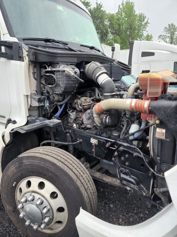 2014 Kenworth T680 - Image 6