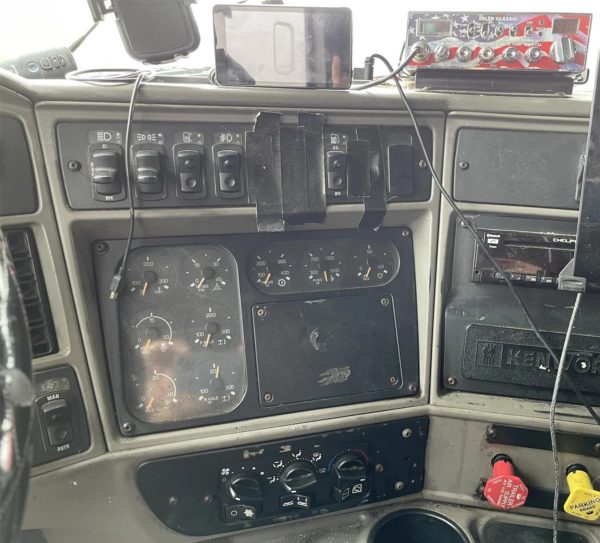 2000 Kenworth T2000 - Image 5