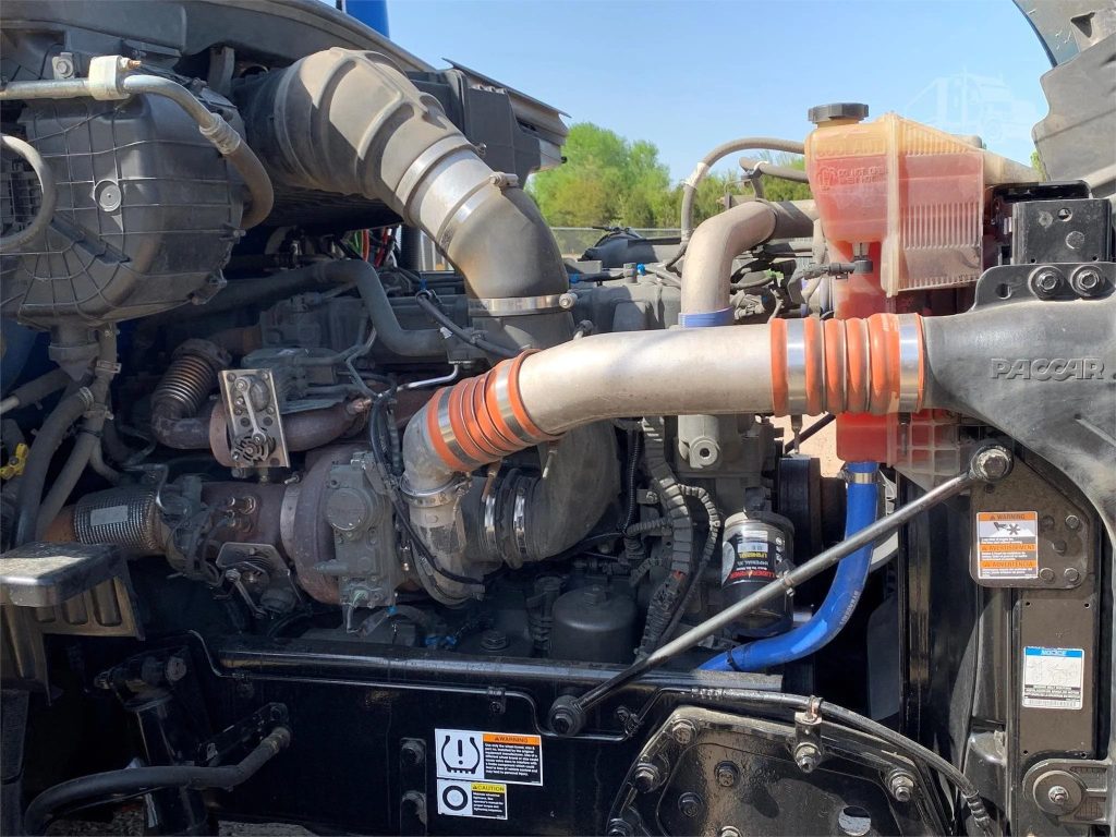 2016 Kenworth T680 - Image 9