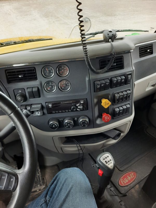 2019 Peterbilt 579 - Image 8