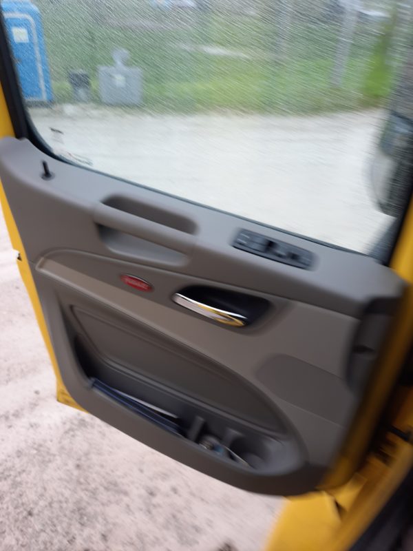 2019 Peterbilt 579 - Image 10