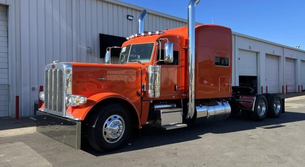 2022 Peterbilt 389
