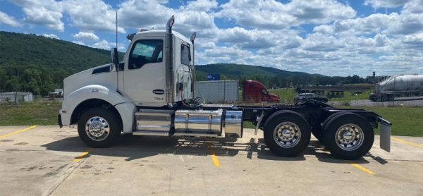 2023 Kenworth T880
