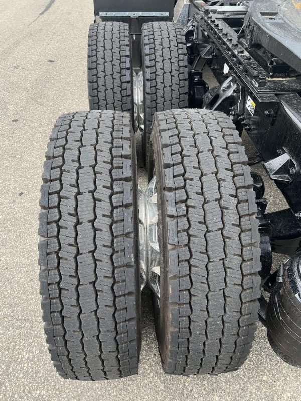 2023 Kenworth T680 - Image 12