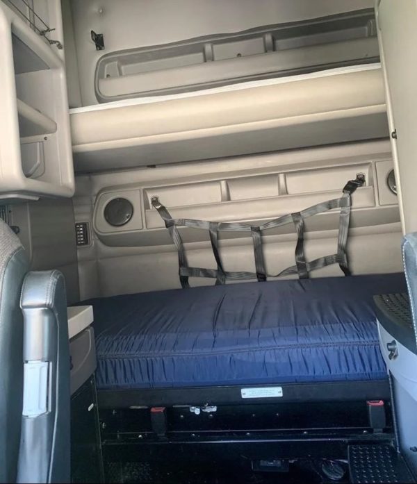 2016 Kenworth T700 - Image 12