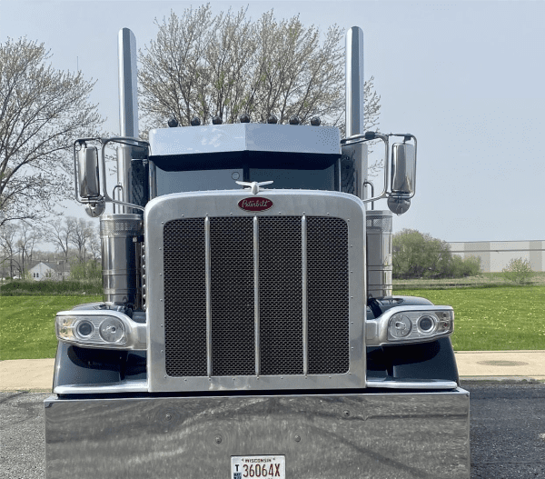2018 Peterbilt 389 - Image 2