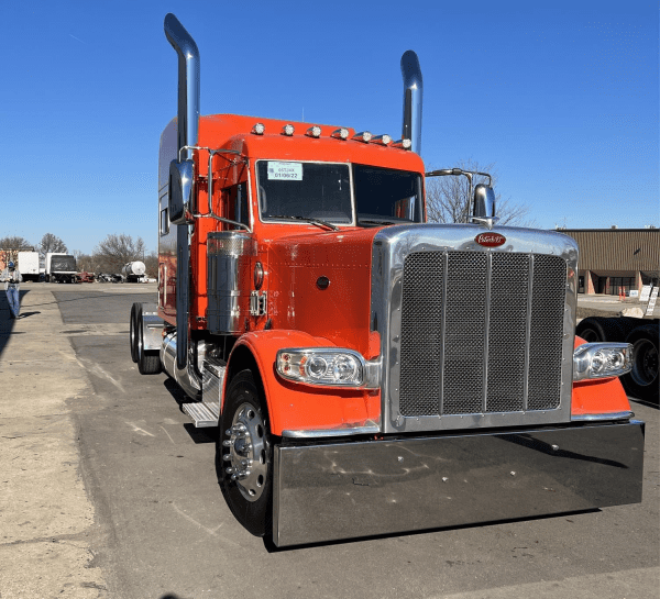 2022 Peterbilt 389 - Image 2