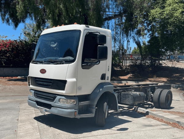 2010 Peterbilt 220 - Image 2