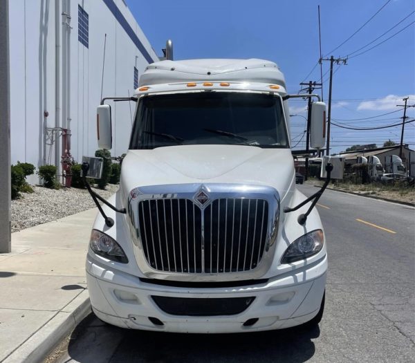 2015 International Prostar - Image 2