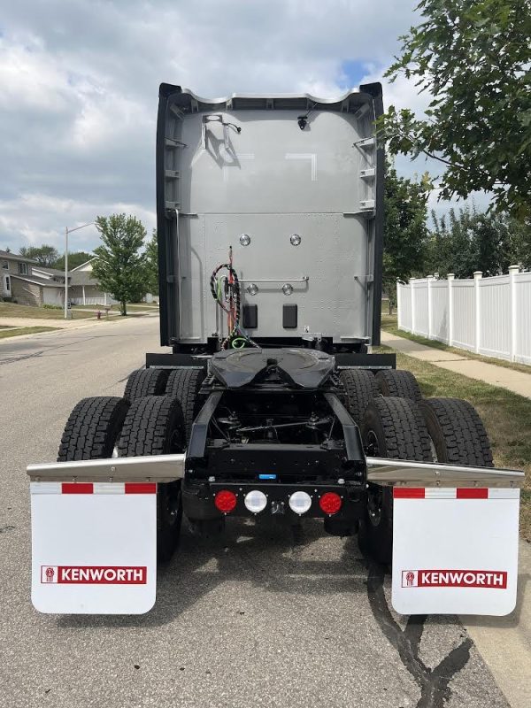 2023 Kenworth T680 - Image 3