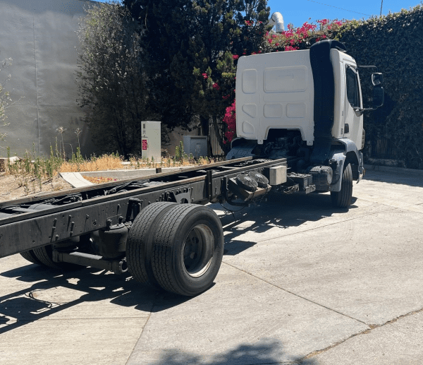 2010 Peterbilt 220 - Image 4