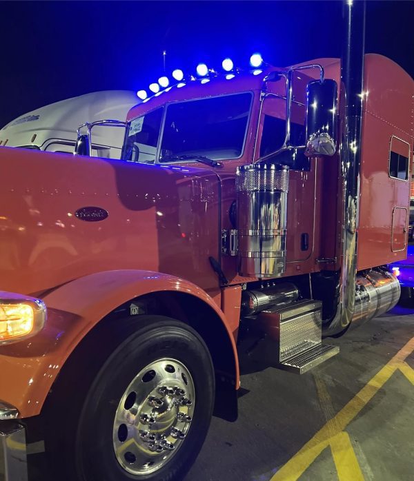 2022 Peterbilt 389 - Image 3