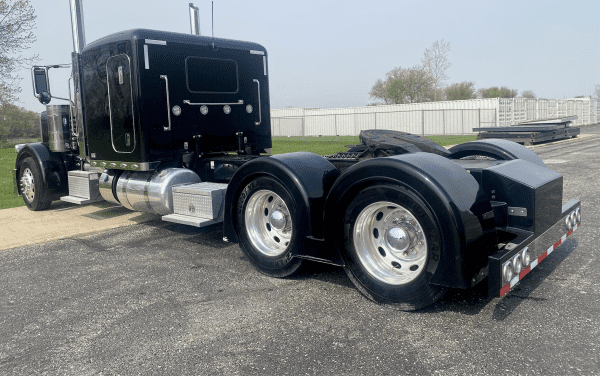 2018 Peterbilt 389 - Image 4