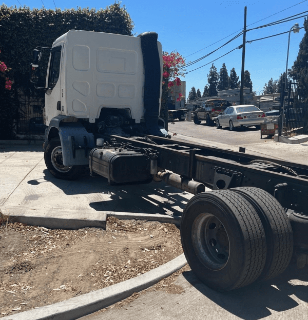 2010 Peterbilt 220 - Image 6