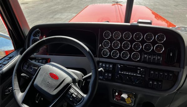 2022 Peterbilt 389 - Image 7