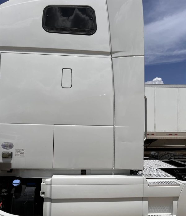 2016 Volvo VNL42T670 - Image 8