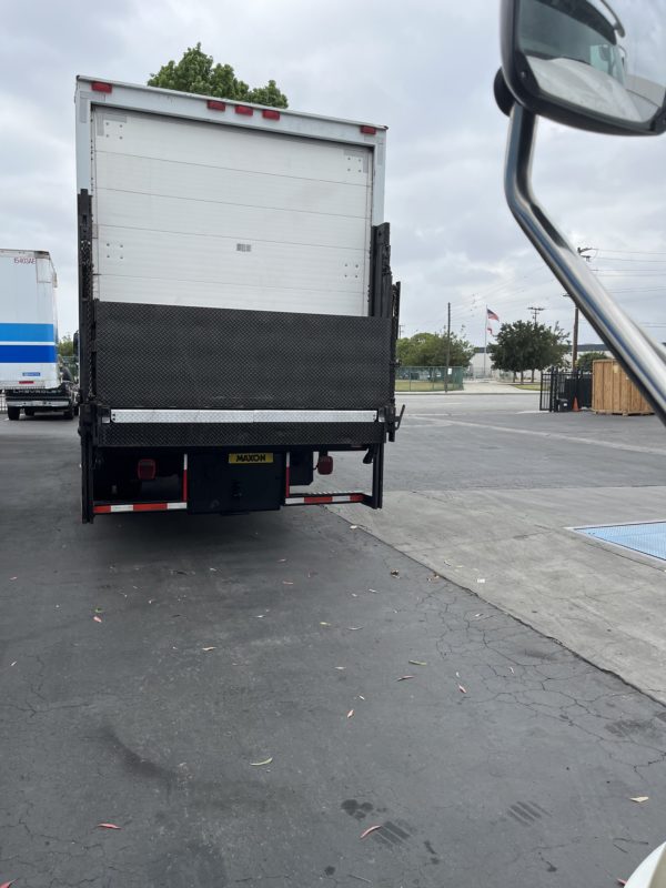 2005 International Durastar 4300 Box Truck - Image 5