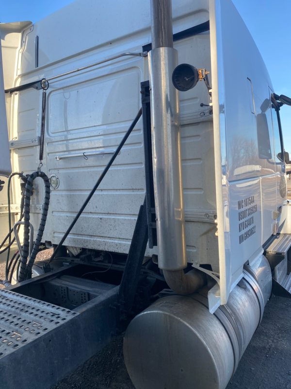 2016 Volvo VNL64T630 - Image 4