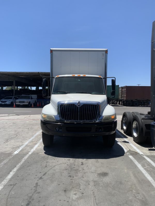 2005 International Durastar 4300 Box Truck - Image 6