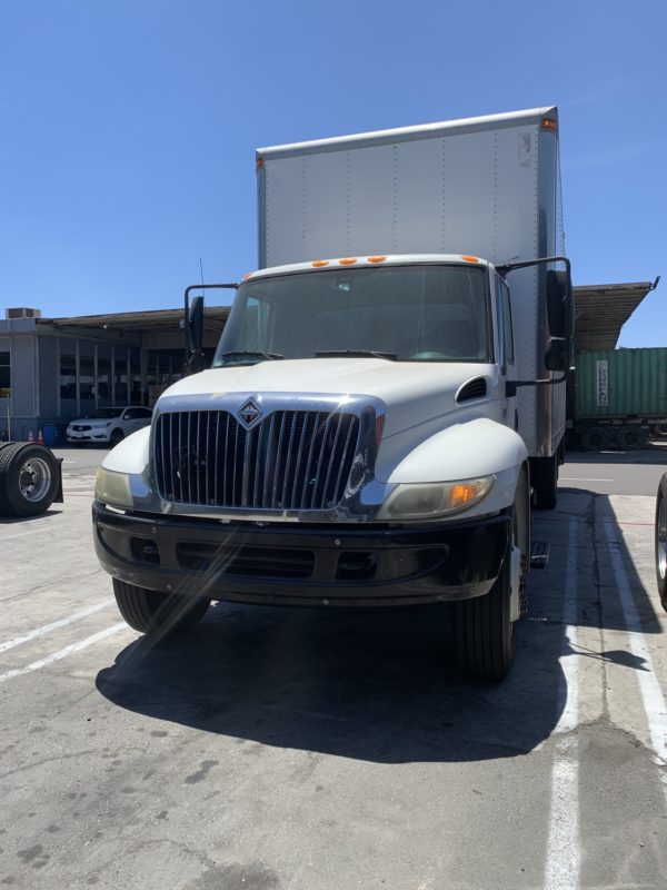 2005 International Durastar 4300 Box Truck - Image 8