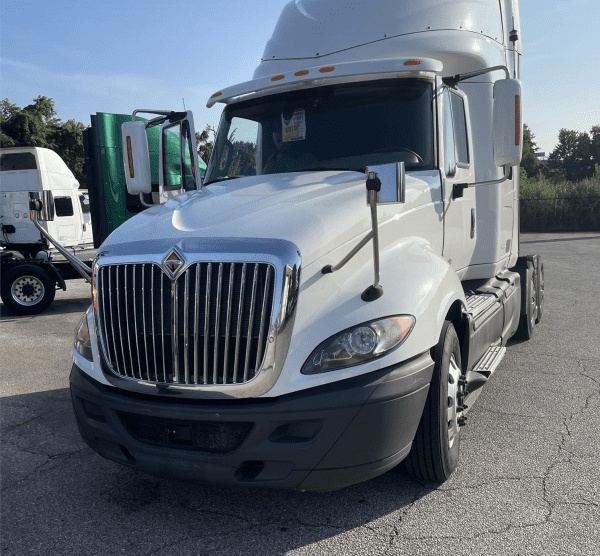 2017 International Prostar - Image 2