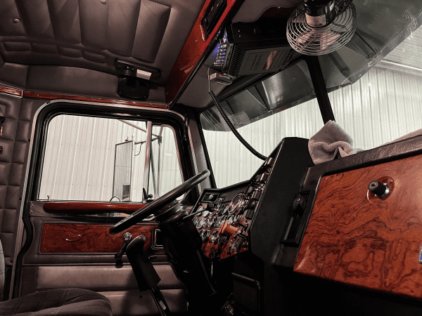 1999 Peterbilt 379 EXHD - Image 15