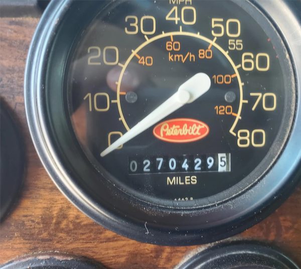 1988 Peterbilt 377 - Image 16