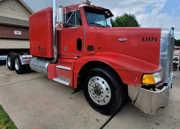1988 Peterbilt 377 - Image 2