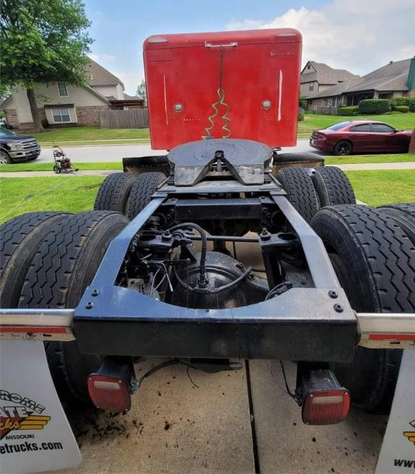 1988 Peterbilt 377 - Image 20