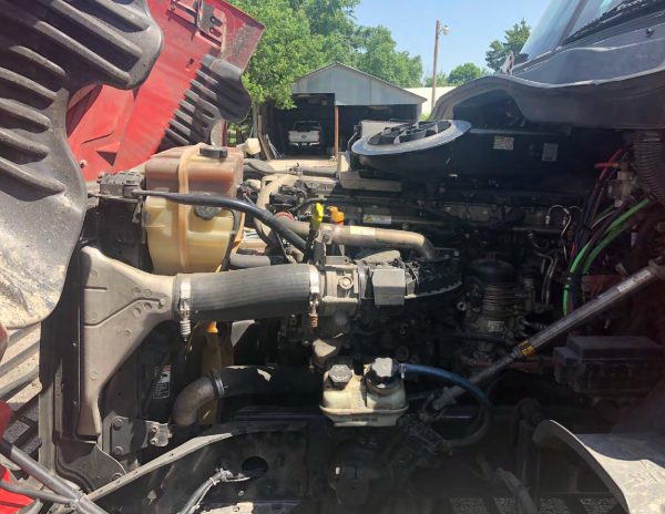 2016 Freightliner Cascadia Mid Roof 125 - Image 11