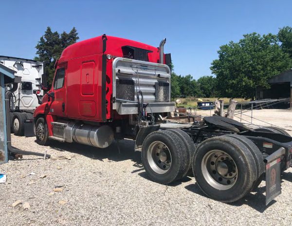 2016 Freightliner Cascadia Mid Roof 125 - Image 16
