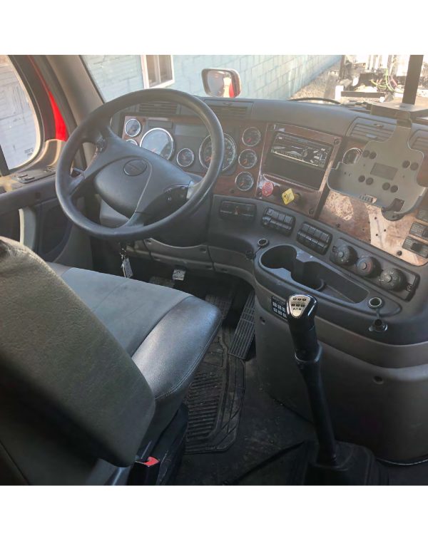 2016 Freightliner Cascadia Mid Roof 125 - Image 19